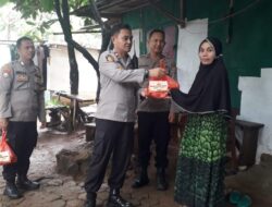 Polsek Teluk Betung Utara Bagikan sembako kepada Warga Kurang Mampu.