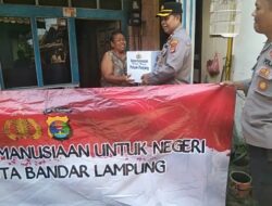 Polsek Panjang Bagikan Paket Sembako di Dua titik