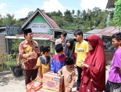 Management Universitas Saburai Salurkan paket sembako kepada karyawan dan panti Asuhan.