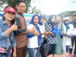 Komunitas Parilla Bersatu Berbagi Nasi kotak dan Takjil .