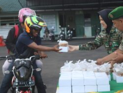 Berbagi dibulan Ramadhan wujud Nyata Keakraban TNI Dengan Rakyat.