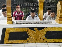 Danrem  043/ Gatam Ziarah Makam Pahlawan Raden Inten II.