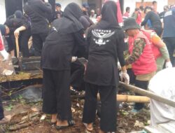 Karang Taruna dan PWDPI kota Bandar Lampung Bersihkan Sampah di Pesisir  .