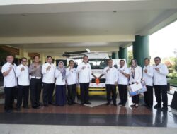 Pemkab Pringsewu Hibahkan Mobil Samsat Keliling kepada UPTD