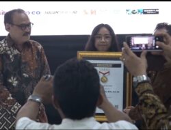 Budayawan Eros  DJarot Engk Usah Merengek rengek ke kemenkominfo