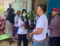 Perkuat Ketahanan Pangan, Orang Muda Ganjar Bagi-Bagi Bibit Alpukat Kepada Warga Kopel