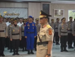 Kapolda Lampung lakukan Upacara pelepasan Purnatugas Irwanda diGSG Polda Lampung