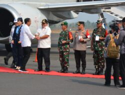 Danrem 043/Gatam Dampingi  Pangdam II/sriwijaya Sambut Presiden Jokowi diBandara