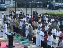 Institut Informatika dan Bisnis (IIB)  Darmajaya Menggelar sholat Istisqo