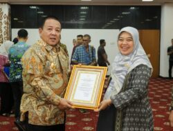 Seremoni pelepasan wakil Gubernur Nunik di Balai Keratun