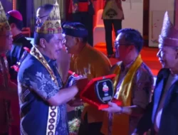 H. Darussalam Terima Penghargaan dari Wakapolri Dan Polda Lampung