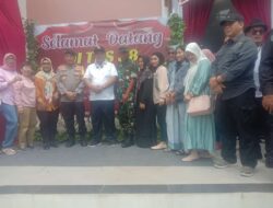 Gubernur Lampung Arinal Djunaidi Diserbu Masyarakat Minta Photo Di TPS 38  Springhill
