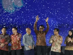 Direktur Utama PLN  terima Penghargaan dari Menteri BUMN