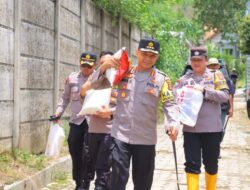 Bantu Korban Kebakaran di  Way Gubak Kapolresta Bandar Lampung Turun langsung