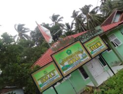 Kantor Urusan Agama Kecamatan Pematang Sawah pasang Bendera Usam dan Sobek