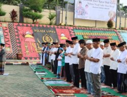 Polres Tanggamus Menggelar Sholat Id Di Lapangan Mapolres