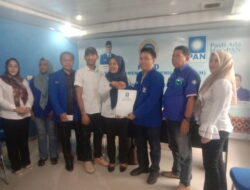 Putri Maya   Rumanti SH. MH  Ambil Berkas Bacalon walikota bandar lampung  Di DPD  PAN