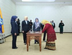 Rektor UNILA Lantik dua Pejabat Baru di Ruang Sidang