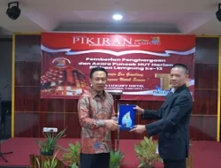 Pj Bupati   Pringsewu Terima penghargaan Di Hari Jadi pikiran Lampung Ke -13