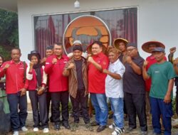 Andreas Andoyo Mantan Ketua PWI Pringsewu  Mengembalikan Formulir Cawabup di PDIP