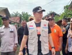 Bupati Pesawaran Dendi Beri Bantuan warga terdanpak Banjir