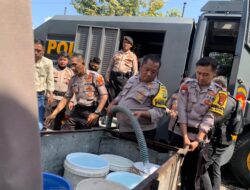 Kerahkan Water Canon Polresta Bandar Lampung  Bantu Warga Kesulitan Air Bersih