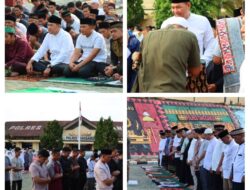 Polres Tanggamus Gelar Sholat Idul Adha 1445.H Di Lapangan Apel Mapolres