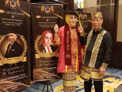 Istri Penasehat JMSI Lampung, Elti Yunani Wisudawan Terbaik PhD AUI