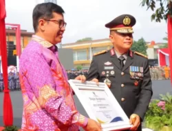 Kapolda Lampung dan Jajaran diganjar Penghargaan BP2MI DI puncak Hari Bhayangkara ke -78.