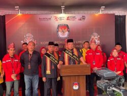 Arinal -SUTONO Daftar Di KPU hari Terakhir Pendaftaran Di usung PDI P