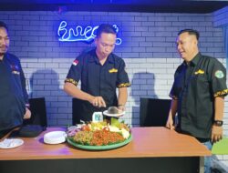 Dengan Usia 12 Thn IWO lampung Adakan Potong Tumpeng di Sekretariat Buka Rangkaian KeGiatan Ultah.