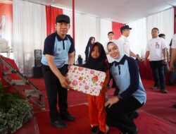 Pj.Bupati Marindo Salurkan Bantuan Program Pencegahan stunting Ke Ribuan Pelajar Di Pringsewu