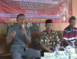 Wakil Ketua Komisi II DPRD Lamsel Bagikan Ratusan Bibit Alpukat Siger Secara Gratis Kepada Masyarakat