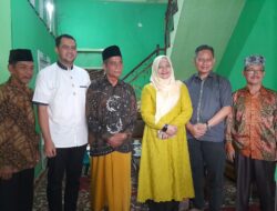 Silaturahmi dan Dukungan KH Hambali: Calon Bupati Pringsewu Ririn-Wiriawan Kenalkan Diri