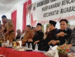 Anggota DPRD Lamsel Fraksi Demokrat Jenggis Khan Haikal, Fraksi PKS Andi Apriyanto, Fraksi Golkar Saiful Azumar dan Untung dari Fraksi Gerindra, Hadiri Acara Musrenbang Di Kecamatan Rajabasa