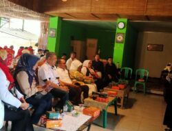 Relawan Merah putih Buna Reihana adakan pertemuan digang Famely 8 labuhan Ratu Bandar lampung.