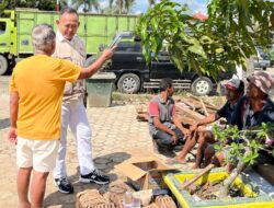 Calon Bupati Pringsewu Fauzi-laras  No urut 1 Meninjau Korban  Angin Puting Beliung di Kecamatan Sukoharjo.