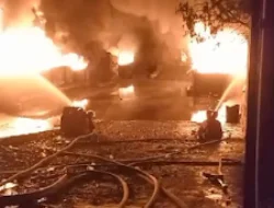 Gudang Minyak Terbakar diTeluk Betung
