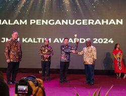 Pj Gubenur Lampung Samsudin dan Pj Bupati Pringsewu Marindo Terima Raih JMSI Award Tokoh Nasional 2024