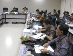 Wakil Ketua I DPRD Bambang Kurniawan Pimpin Rapat Pembahasan RAPBD 2025
