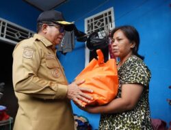 Pj Gubernur Lampung Tinjau Langsung Wilayah Terdampak Banjir dan Pastikan Penyaluran Bantuan.