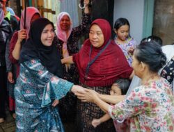 Pulang Umroh Bunda Eva Langsung Tinjau Lokasi Terdampak Banjir di Bandar lampung