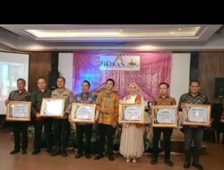 Pj Bupati Pringsewu Marindo Terima Penghargaan Pikiran Lampung Award 2025