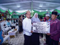 Bupati Pringsewu H. Riyanto Pamungkas Serahkan Bantuan Saat Safari Ramadan di Ambarawa