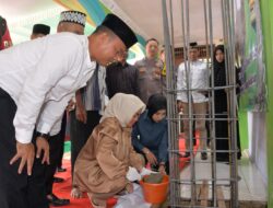 KETUA DPRD Lampung Selatan Didampingi Ketua  Takmir Masjid Lakukan Peletakan Batu pertama Pembangunan Masjid  Taqwa