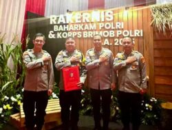 Bhabinkamtibmas Polres Pringsewu Terima penghargaan di Rakernis Baharkam Polri 2025