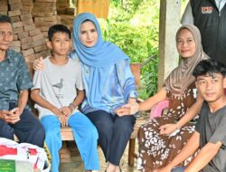 Ketua TP PKK Pesawaran Tinjau Rumah Warga Terdampak Puting Beliung di Way Lima