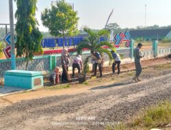 Memperingati hari lingkungan hidup Camat Negeri Agung.Ajak Bersih Bersih Lingkungan Kantor.