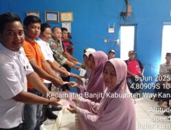 Bantu Warga Miskin Ekstrem, Kampung Menanga Siamang Salurkan BLT-DD Tahap II 2025