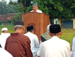 Sholat Idul Adha di Lapangan Kalipapan, Camat Hepi Haryanto Sampaikan Pesan Rukun dan Harapan untuk Kampung Definitif